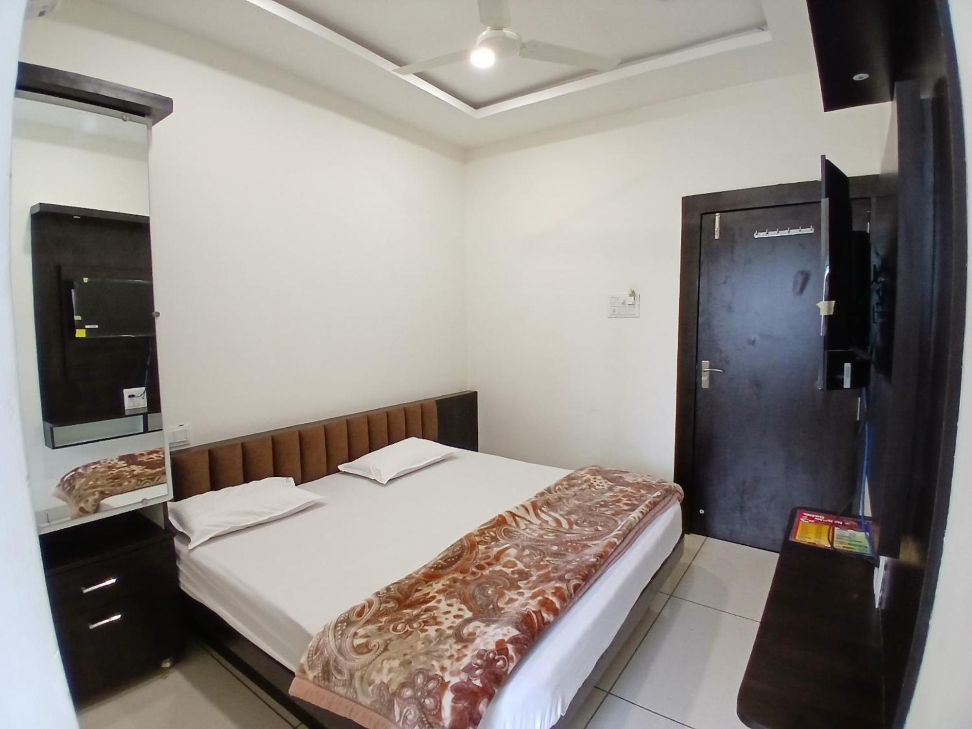 Hotel Jyoti Shree Ujjain Buitenkant foto