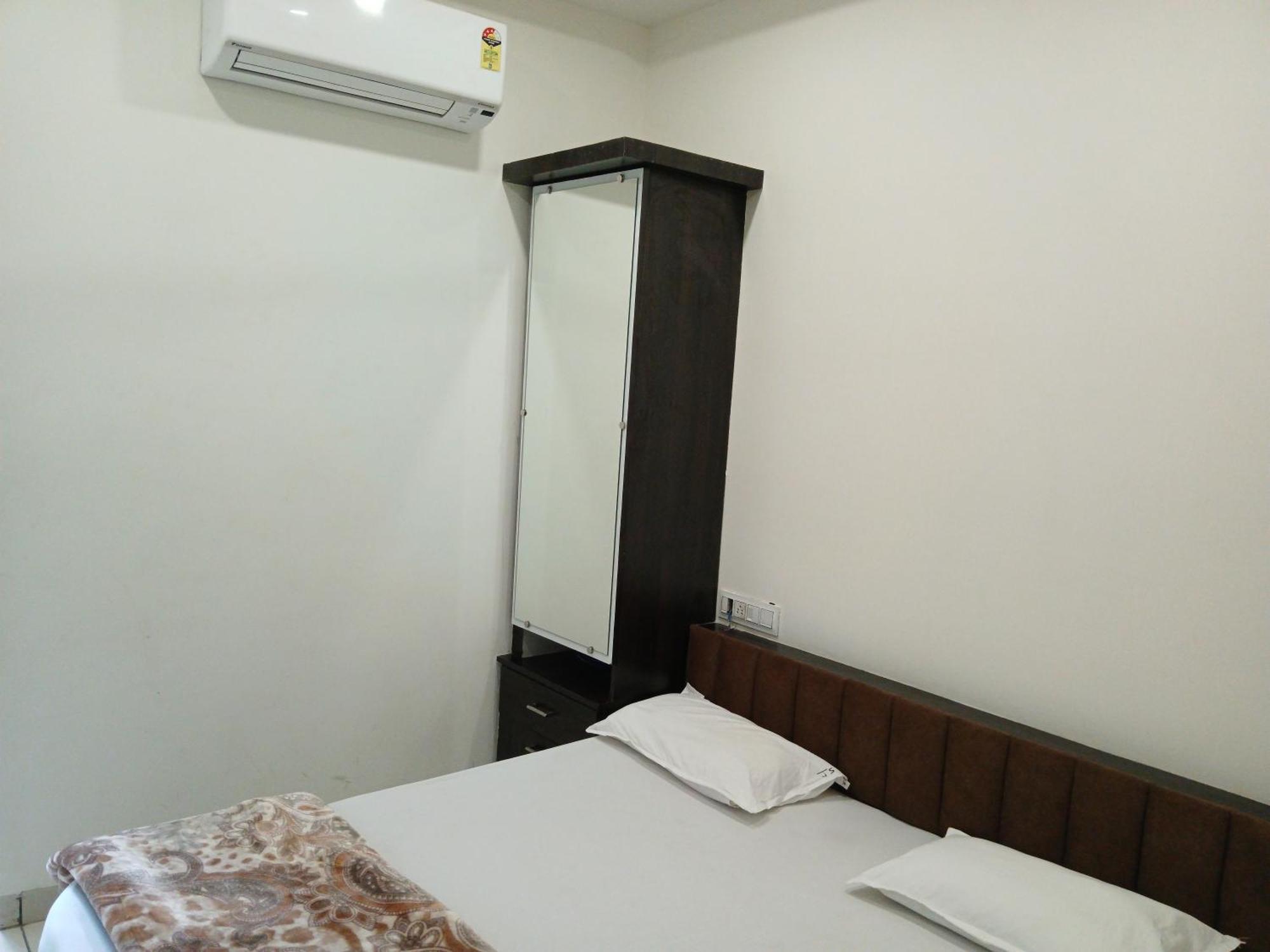 Hotel Jyoti Shree Ujjain Buitenkant foto
