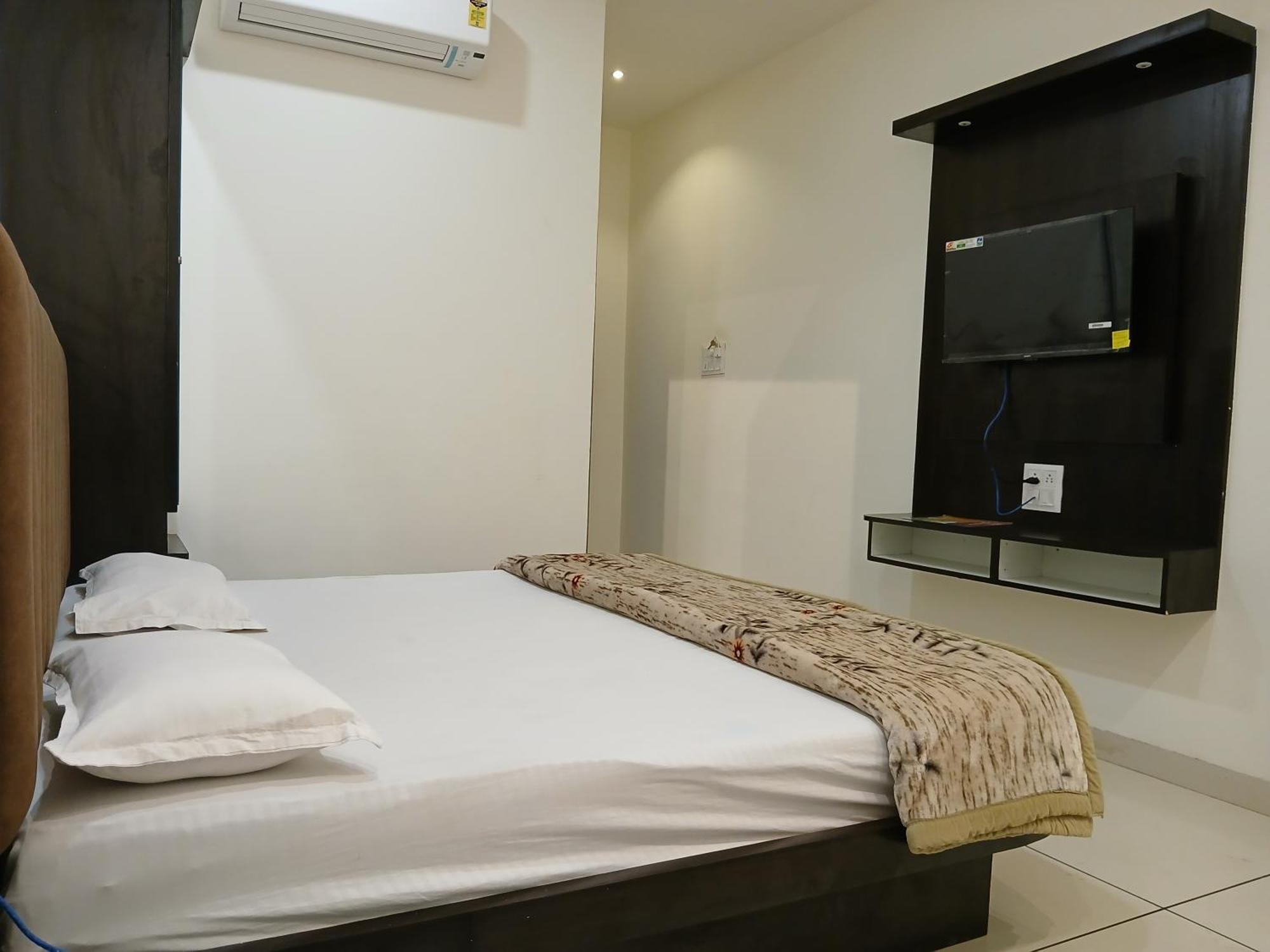 Hotel Jyoti Shree Ujjain Buitenkant foto