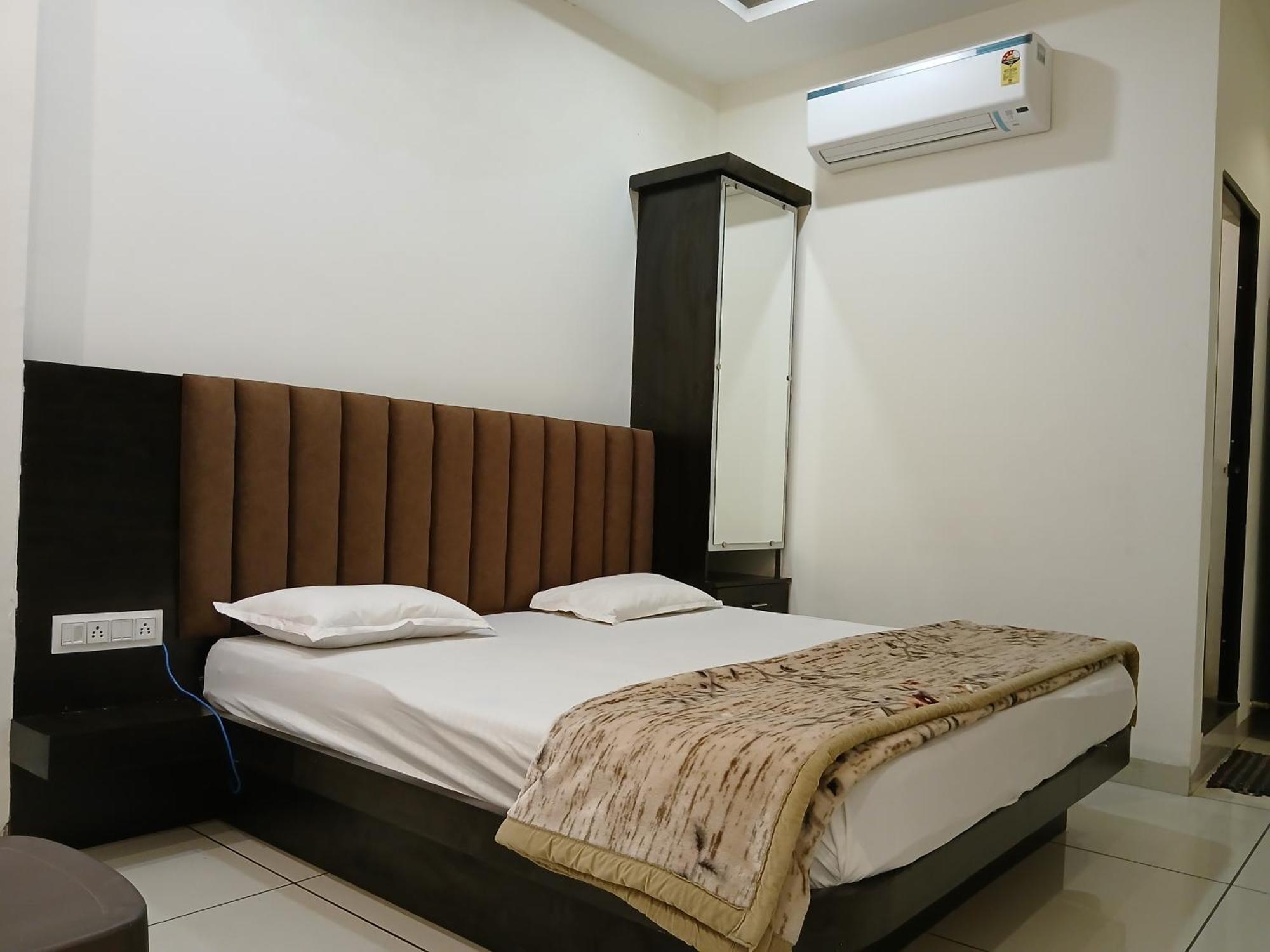 Hotel Jyoti Shree Ujjain Buitenkant foto